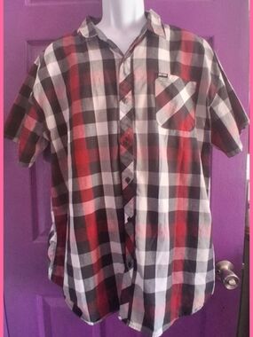 Zoo York Red, Black & White Plaid Short-Sleeve Button-Up Shirt